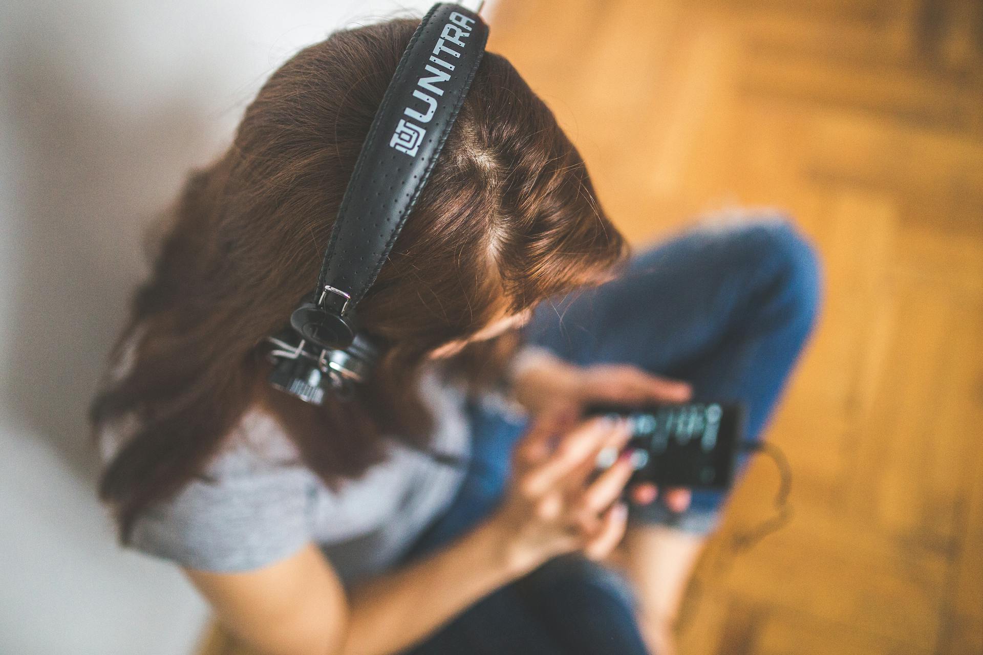 Sur quelle radio hits peut-on regarder les derniers clips de chanteurs comme Alanis Morissette ou Robert Plant ?
